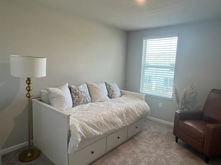 5698 Edgewater Cir — Photo 16