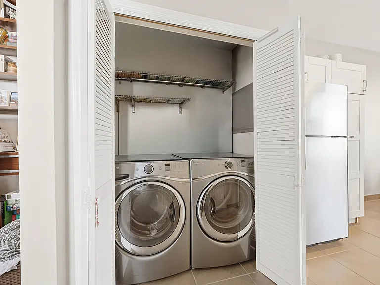 935 Summit Ave #2 — Photo 11