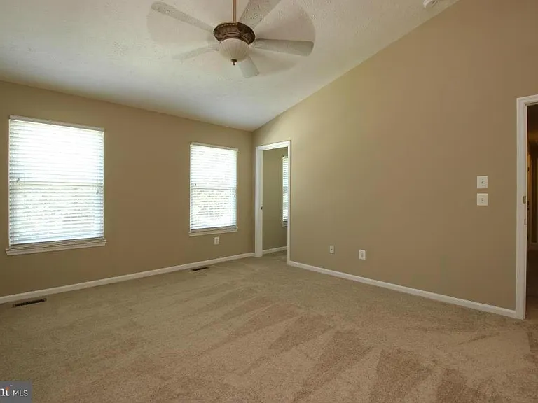 66 Larkwood Ct — Photo 18