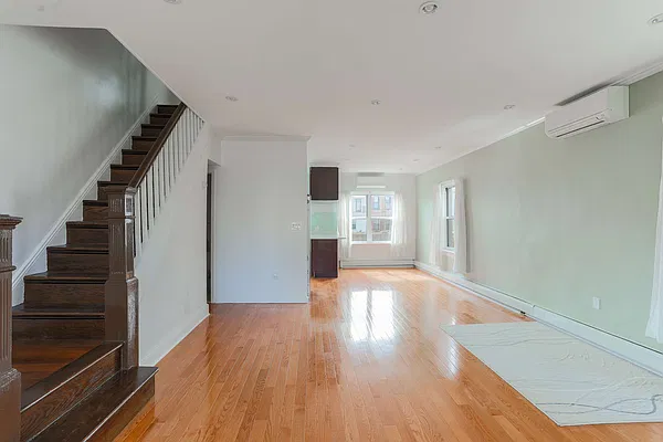 Sold by Momentum Real Estate LLC | media 3