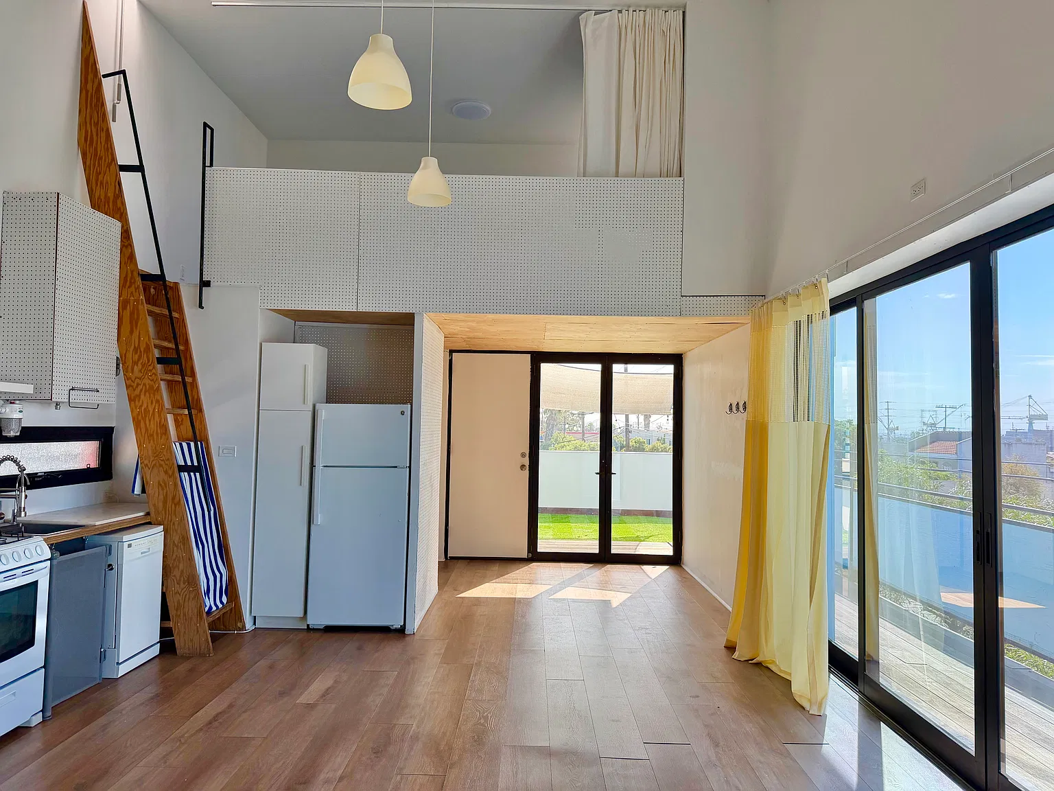 2222 Logan Ave — Photo 2