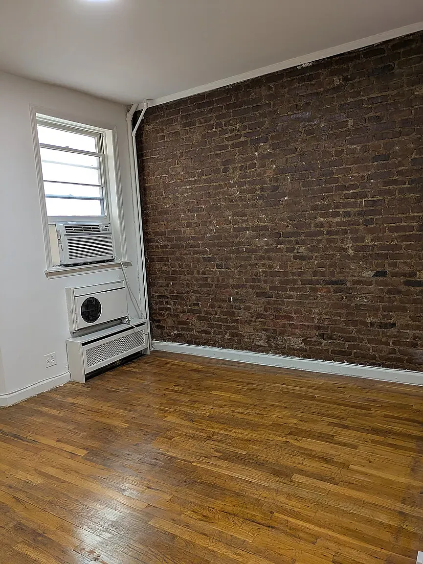 115 4th Place — Photo 3