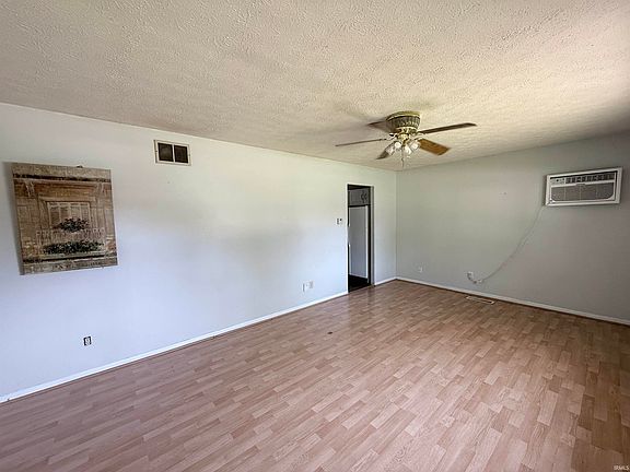 2nd image of 240 Schilling St
