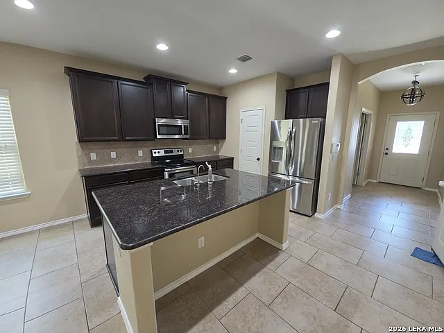 3 bed, 2.0 bath, 1733 sqft, $1,900 — Photo 3