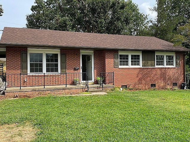 1st image of 734 Oakgrove Dr