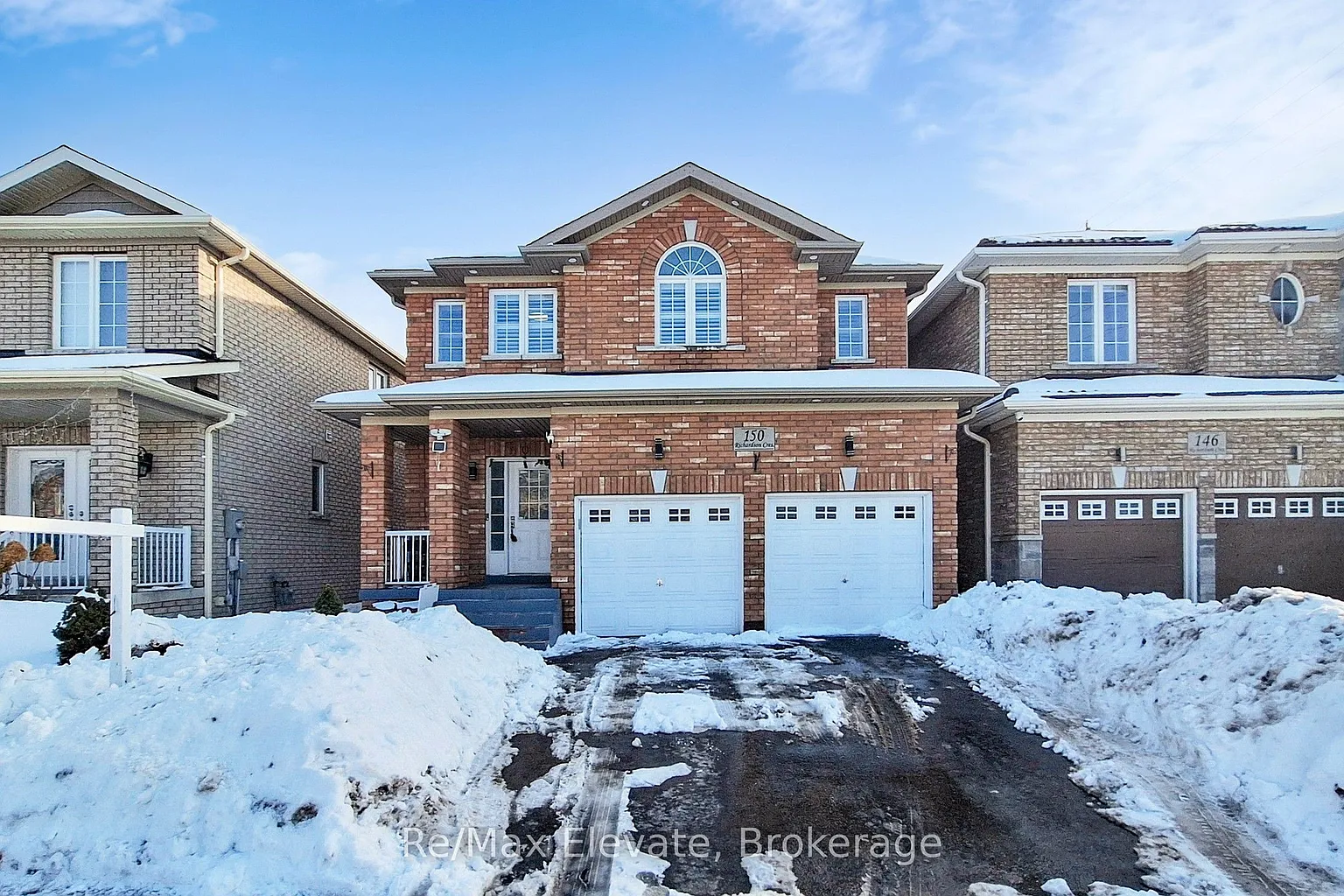 150 Richardson Cres photo 1