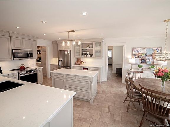 3rd image of 10 Emma Ct