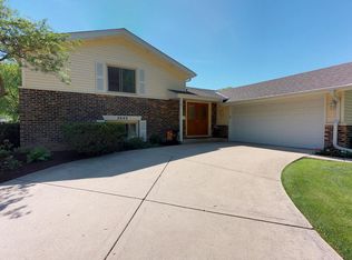 2649 N Forrest Ln, Arlington Heights, IL