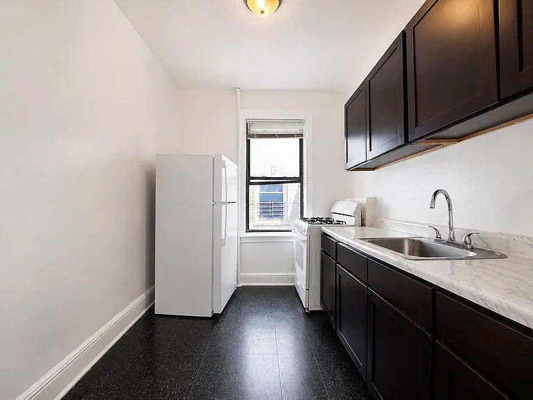 487 Montgomery St #2F — Photo 1