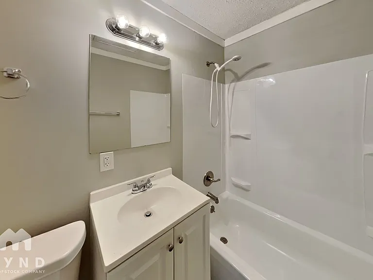 4484 Bonnie Glen Ct — Photo 16
