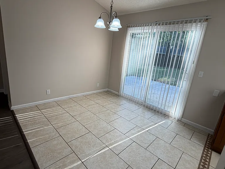 107 Pineneedle Cir — Photo 6