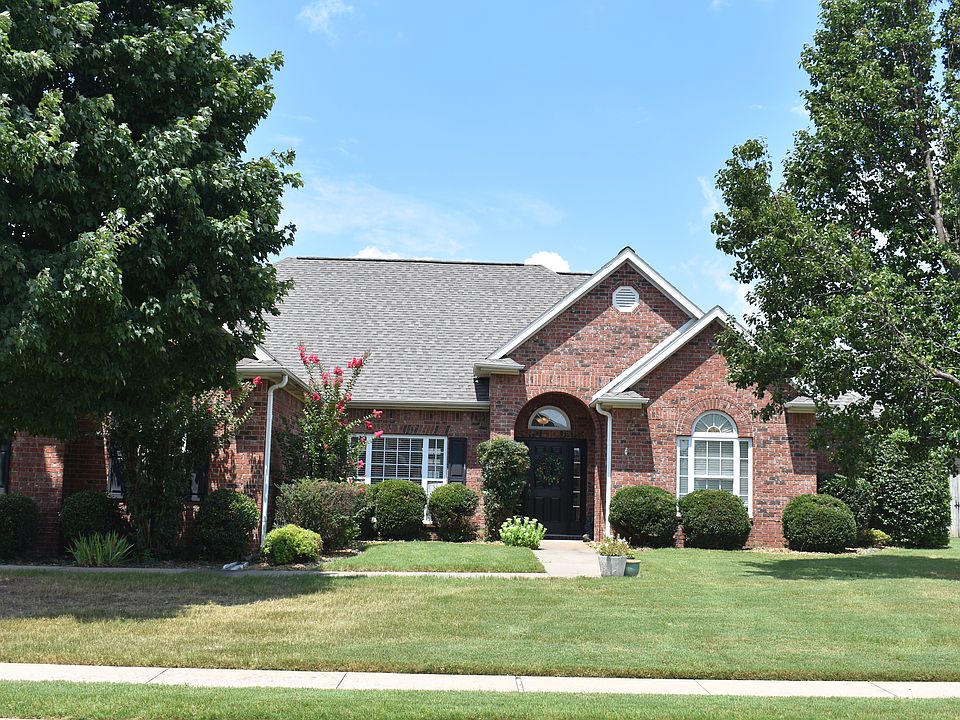 1st image of 4009 W Lyndale Dr