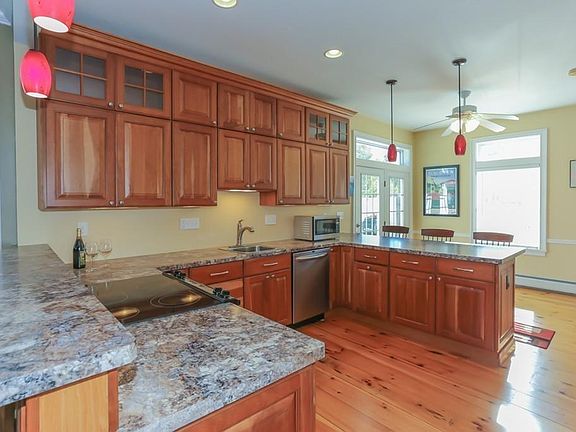 3rd image of 131 Merrimac St #2
