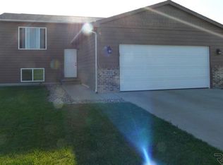 201 N Ceylon Ave, Tea, SD 57064