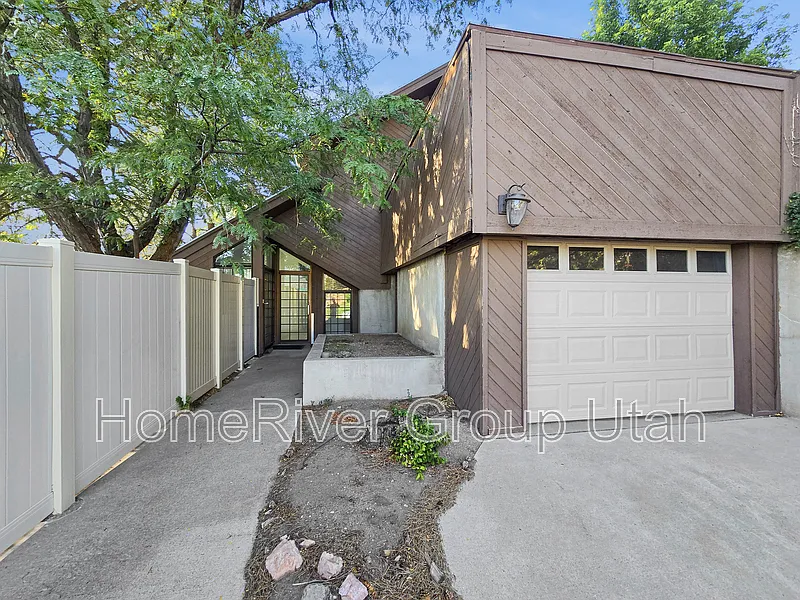 1 bed, 1.0 bath, 1000 sqft, $1,560 — Photo 2