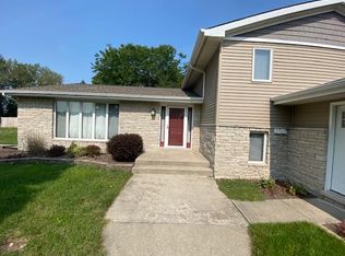 130 Naples Ct, Schererville, IN 46375