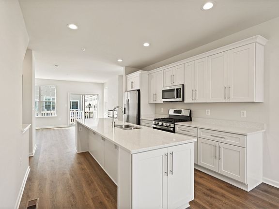 4th image of 9630 Weshire Dr