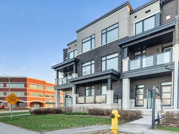 2550 Castlegate Cross #103, Pickering, ON L1X 0G4