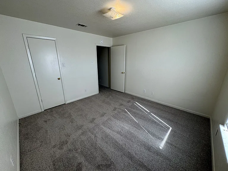 1003 Circle M Dr — Photo 9