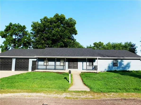 304 S Vine St, Holden, MO 64040