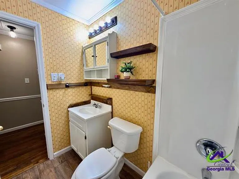111 Marilyn Dr — Photo 16