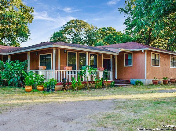 2nd image of 532 Wolf Ln