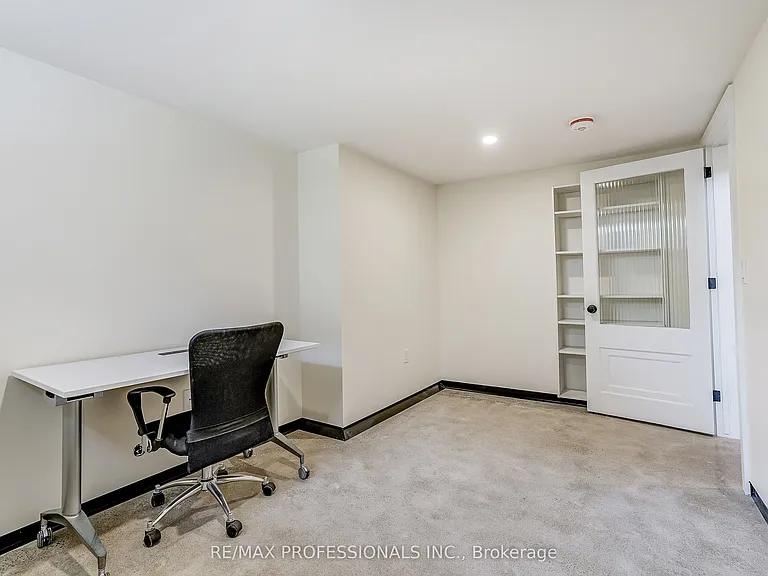 9 Cashman Cres #BASEMENT — Photo 8
