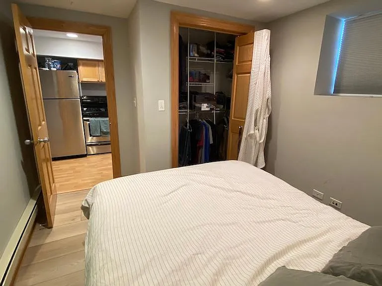 1326 W Barry Ave #G — Photo 8