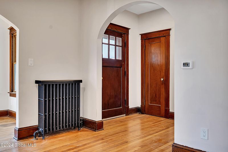5th image of 34 Edgecomb Street