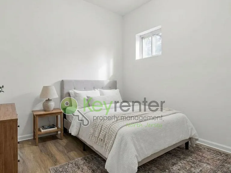 407 Park Ave — Photo 17