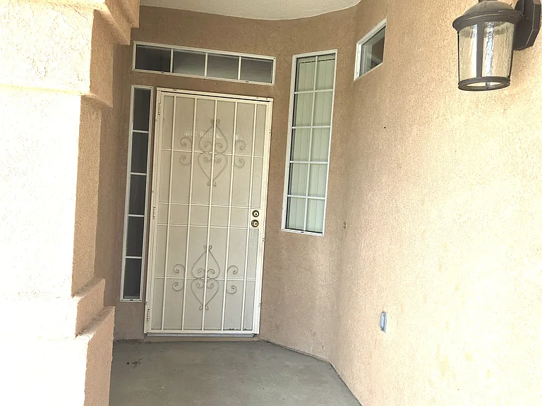 26735 China Dr — Photo 2