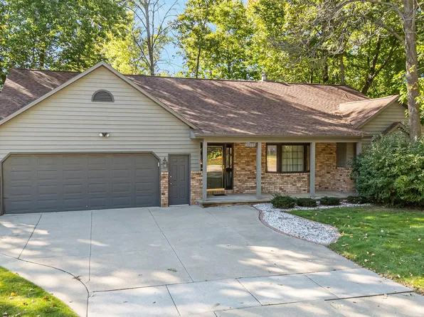 3225 S Scarlet Oak Ln, Appleton, WI 54915