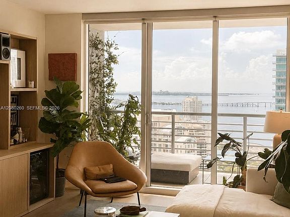 4th image of 335 Biscayne Blvd #3901