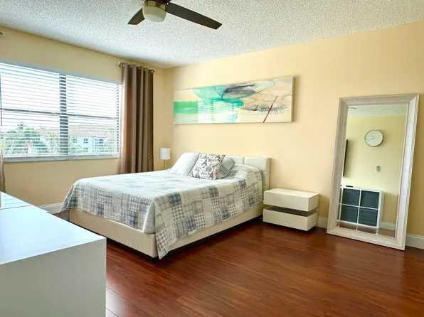 9355 SW 8th St, Boca Raton, FL