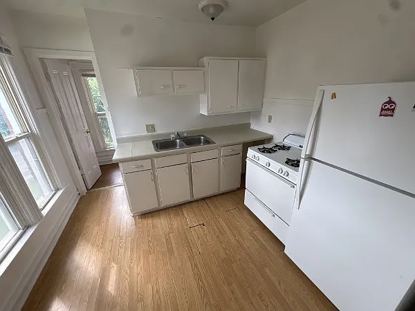 235 SW Tyler St #3 — Photo 6