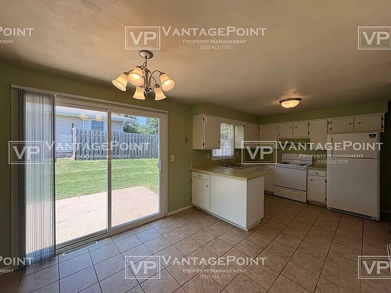 827 Glenpark Dr — Photo 3