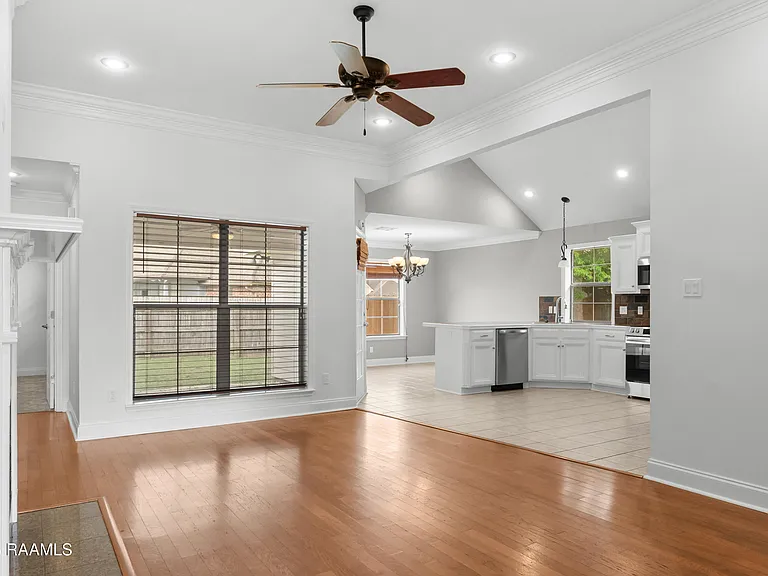 106 Country Mile Dr — Photo 3