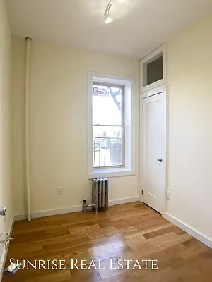 Rented by Sunrise Real Estate | media 27