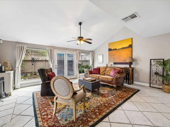 11521 Riverview Dr, Houston, TX 77077