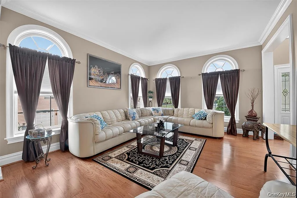 4 bed, 4.5 bath, 3523 sqft, $5,800 — Photo 4