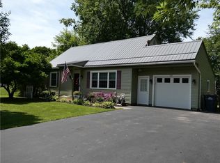 35 Robinwood Trl, Rochester, NY 14623