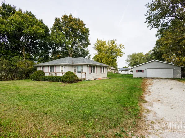 7405 E Canada St, Saint Anne, IL 60964
