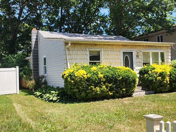 2nd image of 117 Alder Dr