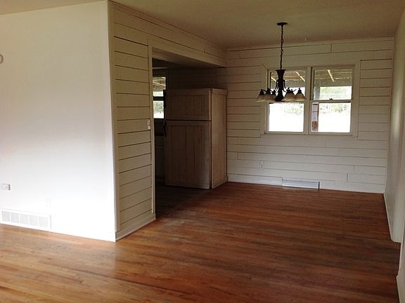 4th image of 3314 Charles St