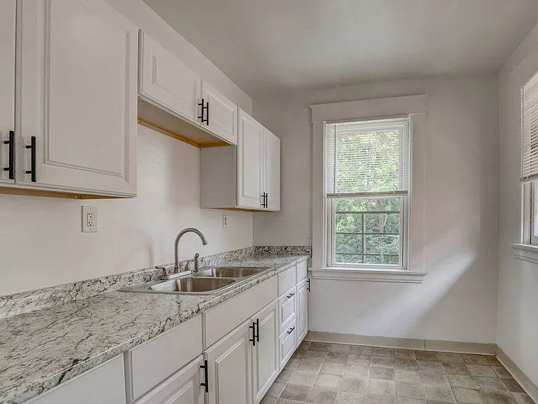 512 Maple Ave — Photo 7