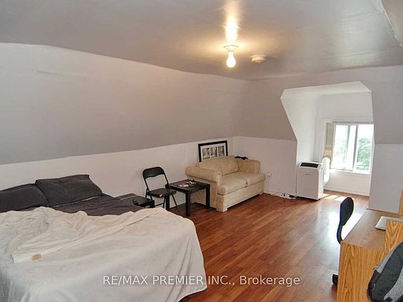 5th image of 3588 Sandwich St