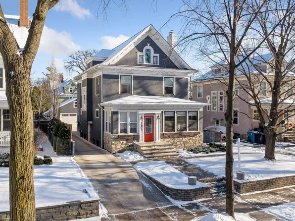 1809 Irving Ave S, Minneapolis, MN 55403