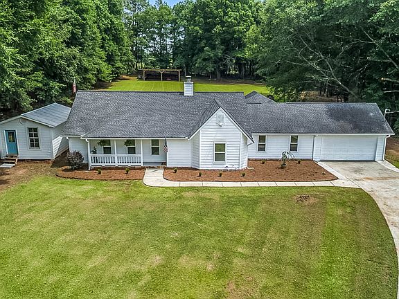 2nd image of 135 Dixie Ln