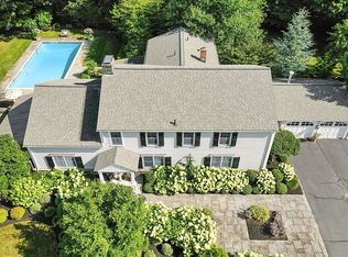 1 Holly Ln, Barrington, RI 02806