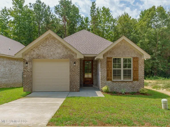 80 Riviera Dr, Hattiesburg, MS 39402